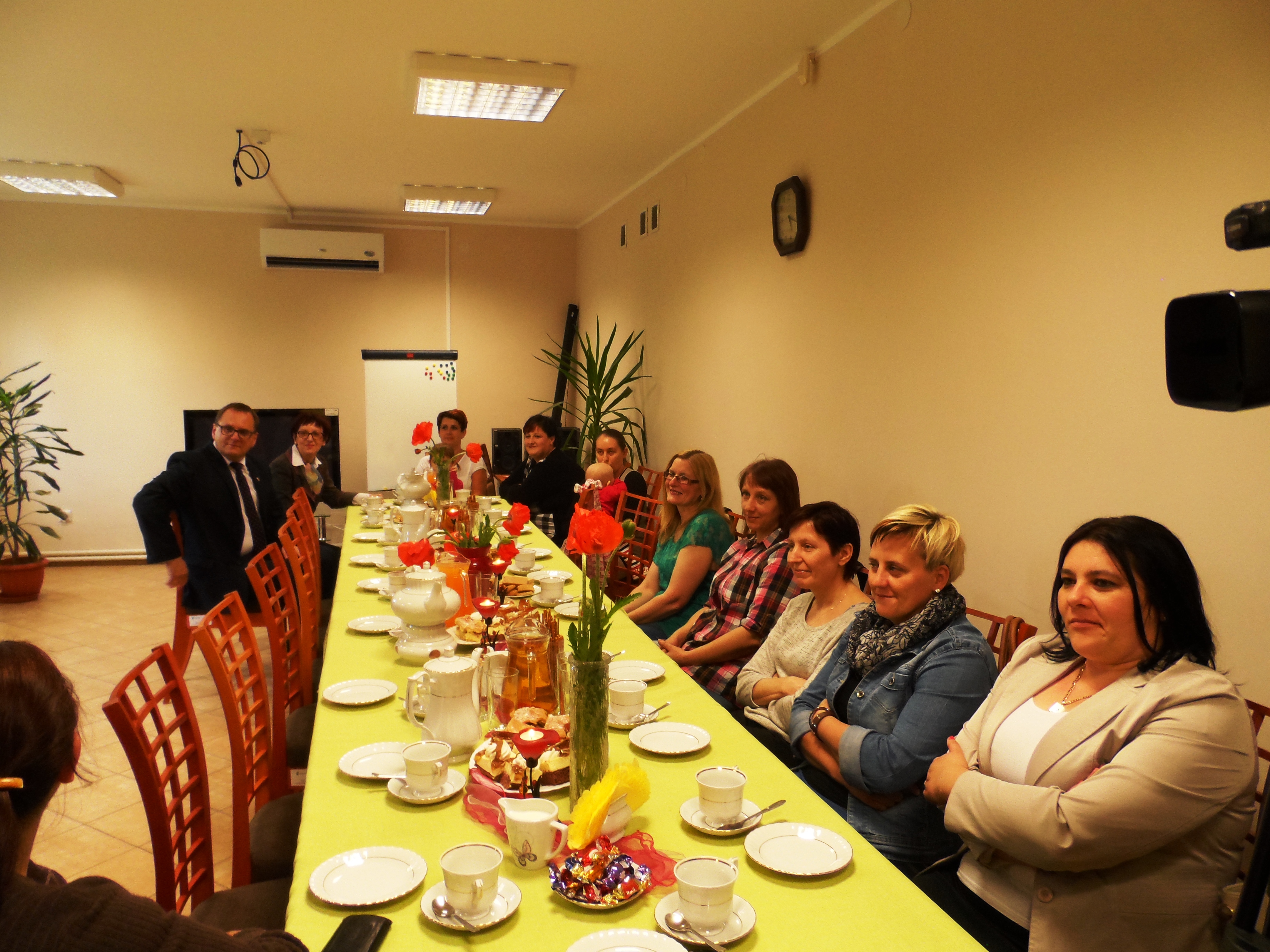 Mamy uczestników Młodzieżowego Klubu Integracji Społecznej podczas spotkania