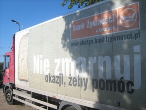 Tir, kt&oacute;ry przywi&oacute;zł dostawę żywności - kliknięcie spowoduje otwarcie zdjęcia.